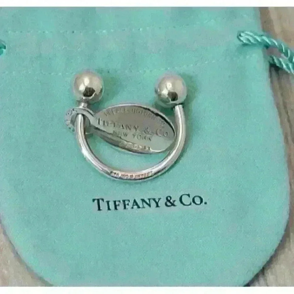 Tiffany & Co Sterling Silver Return to Tiffany Oval Tag Screwball Key Ring - Picture 7 of 7